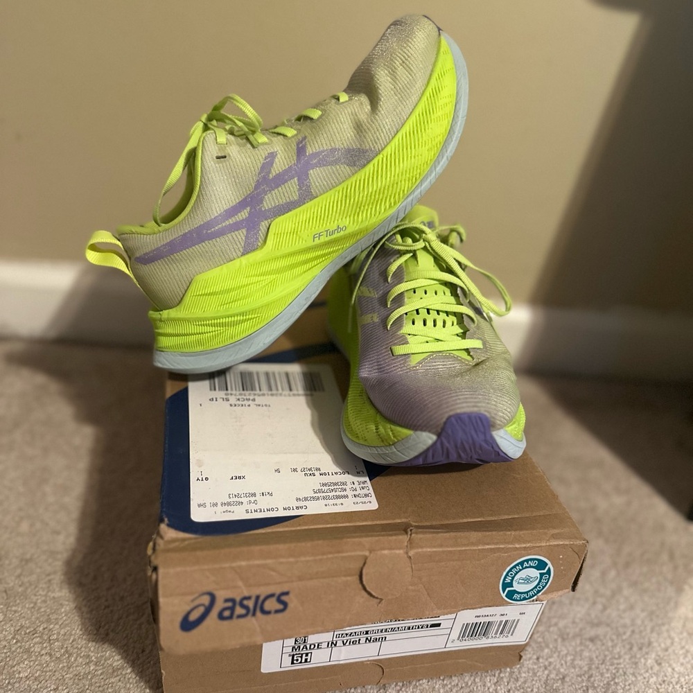 Unisex asics superblast men’s 5.5/womens 7 Color: Hazard Green - Amethyst